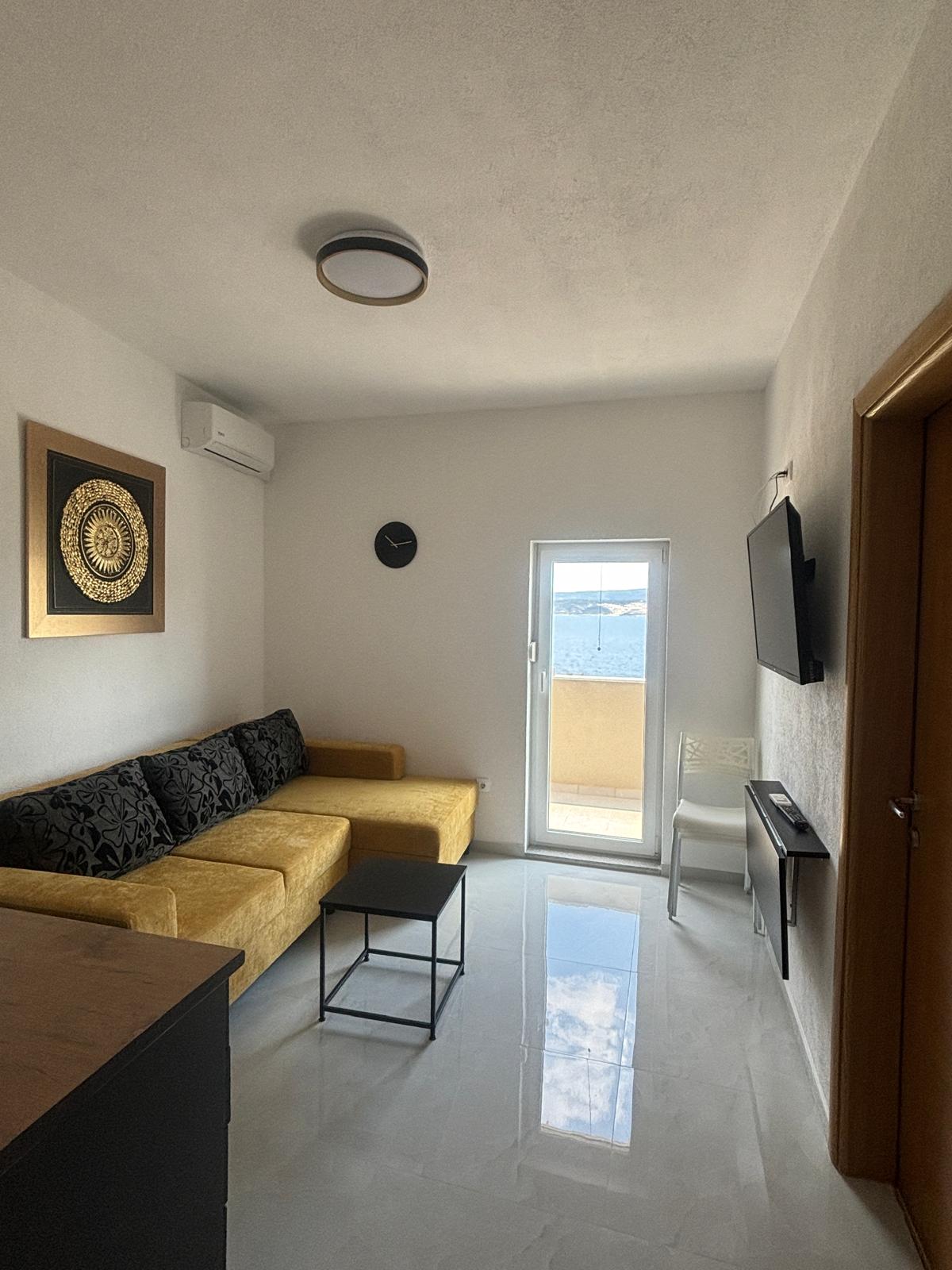 Apartment 1 loading=