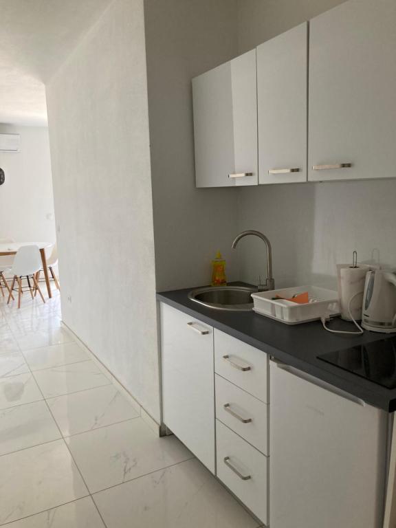 Apartment 8 loading=