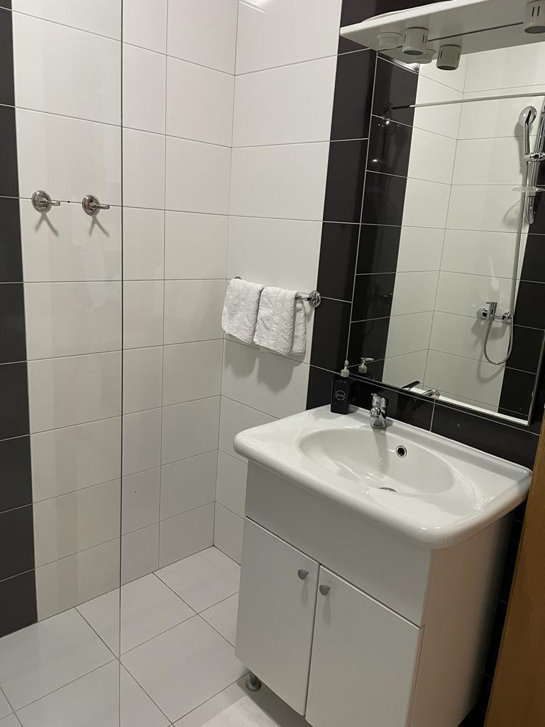 Apartment 3 loading=