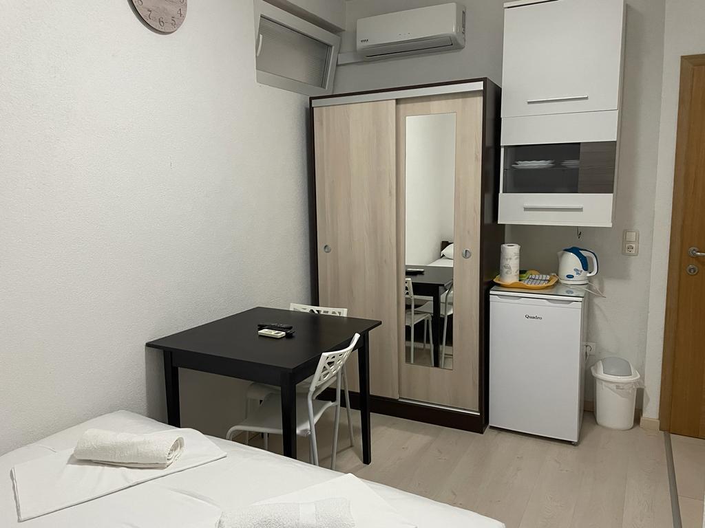 Apartment 3 loading=