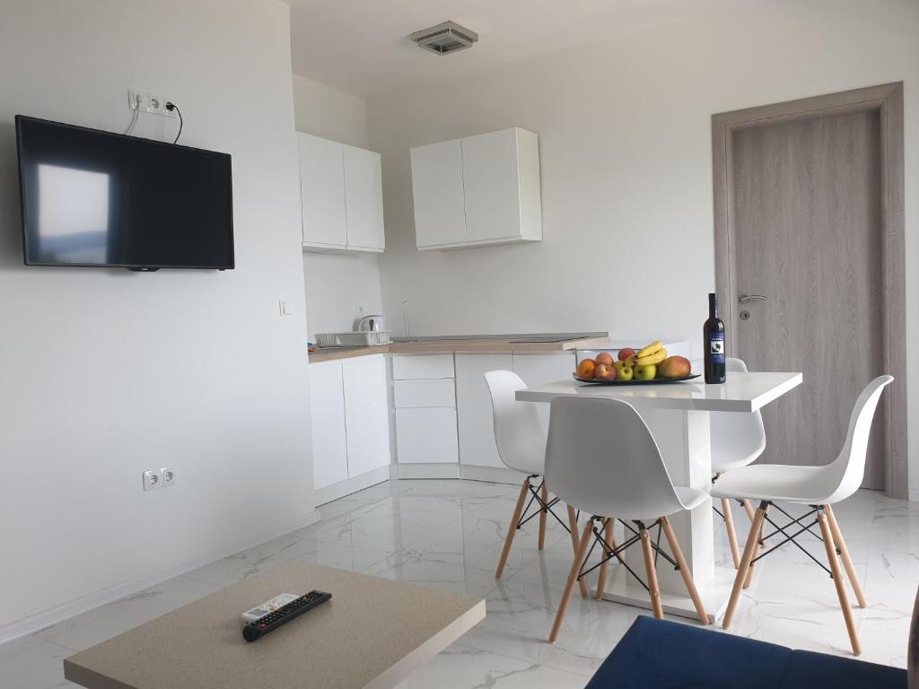 Apartment 4 loading=