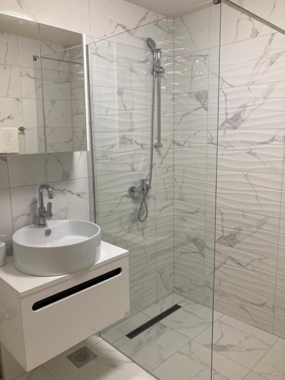 Apartment 4 loading=