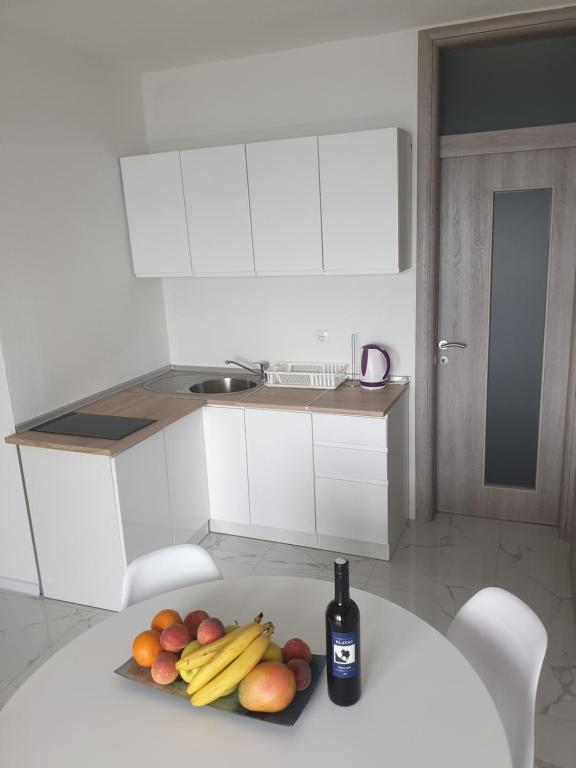 Apartment 5 loading=