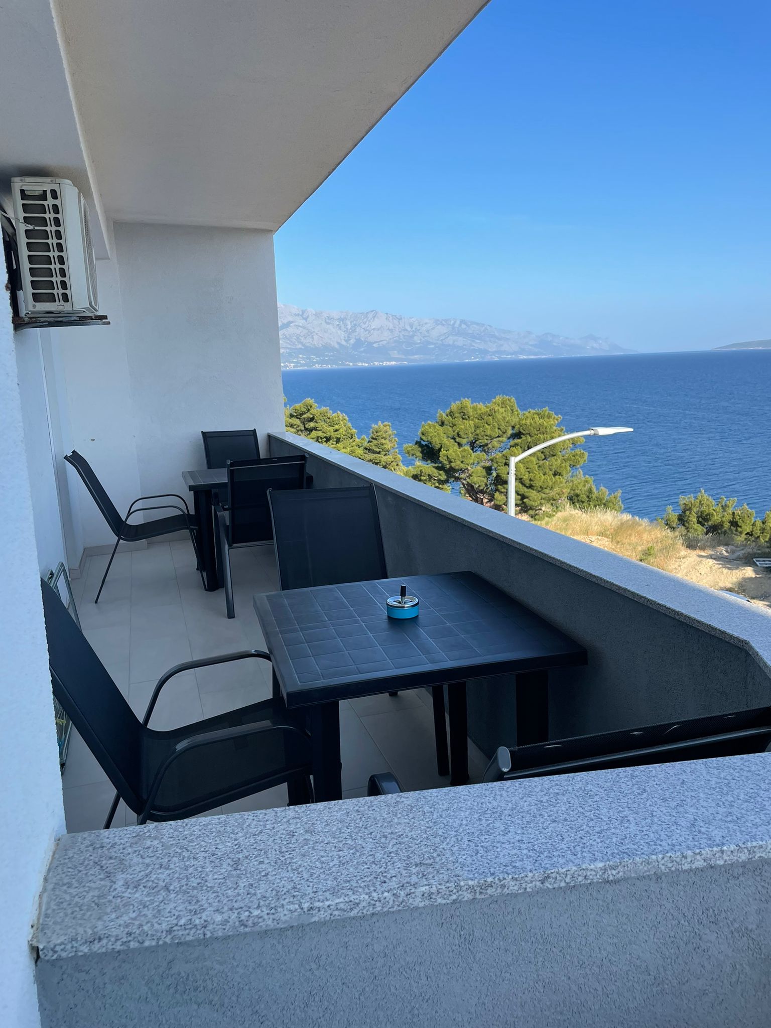 Apartment 6 loading=