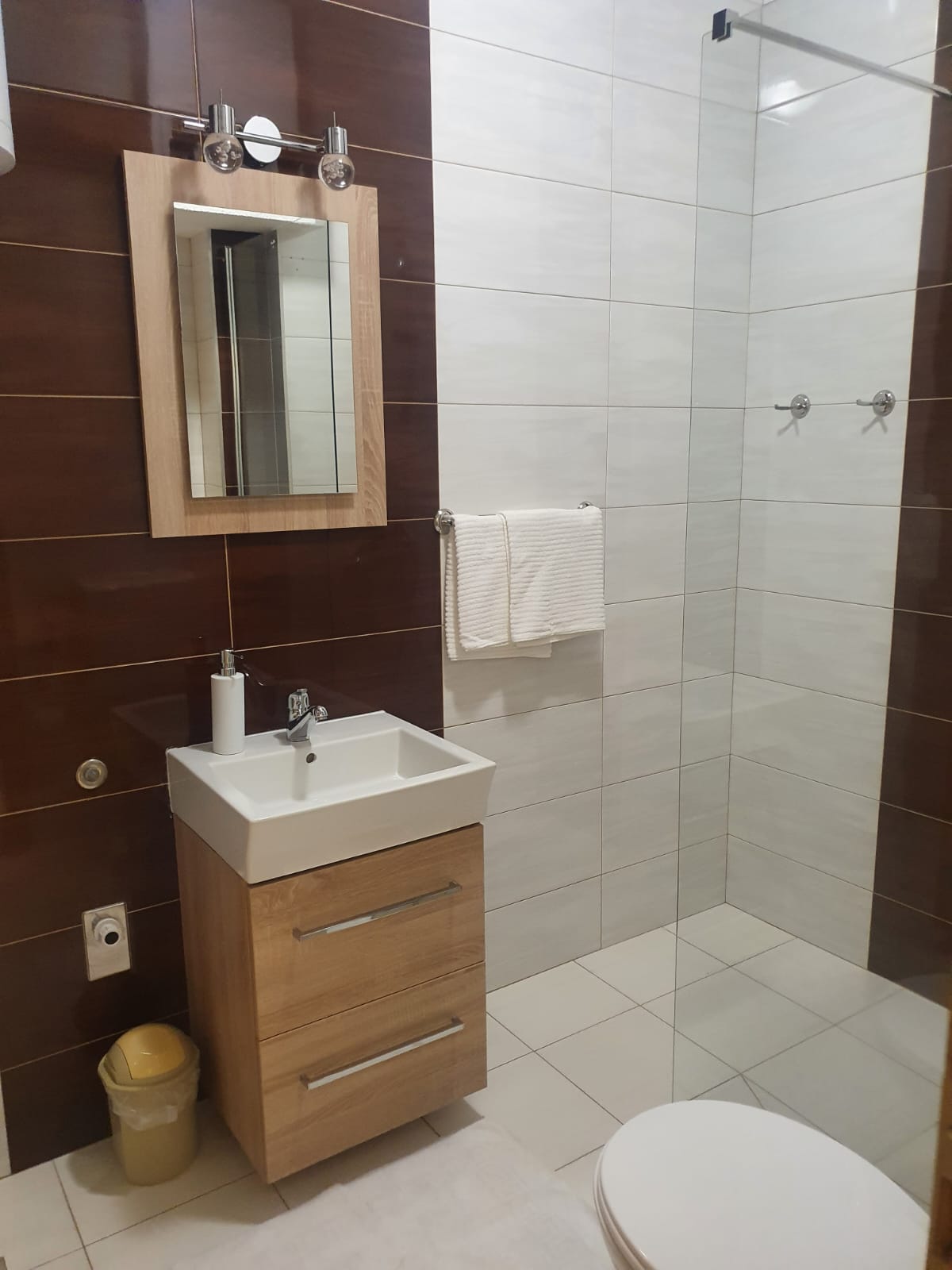 Apartment 2 loading=