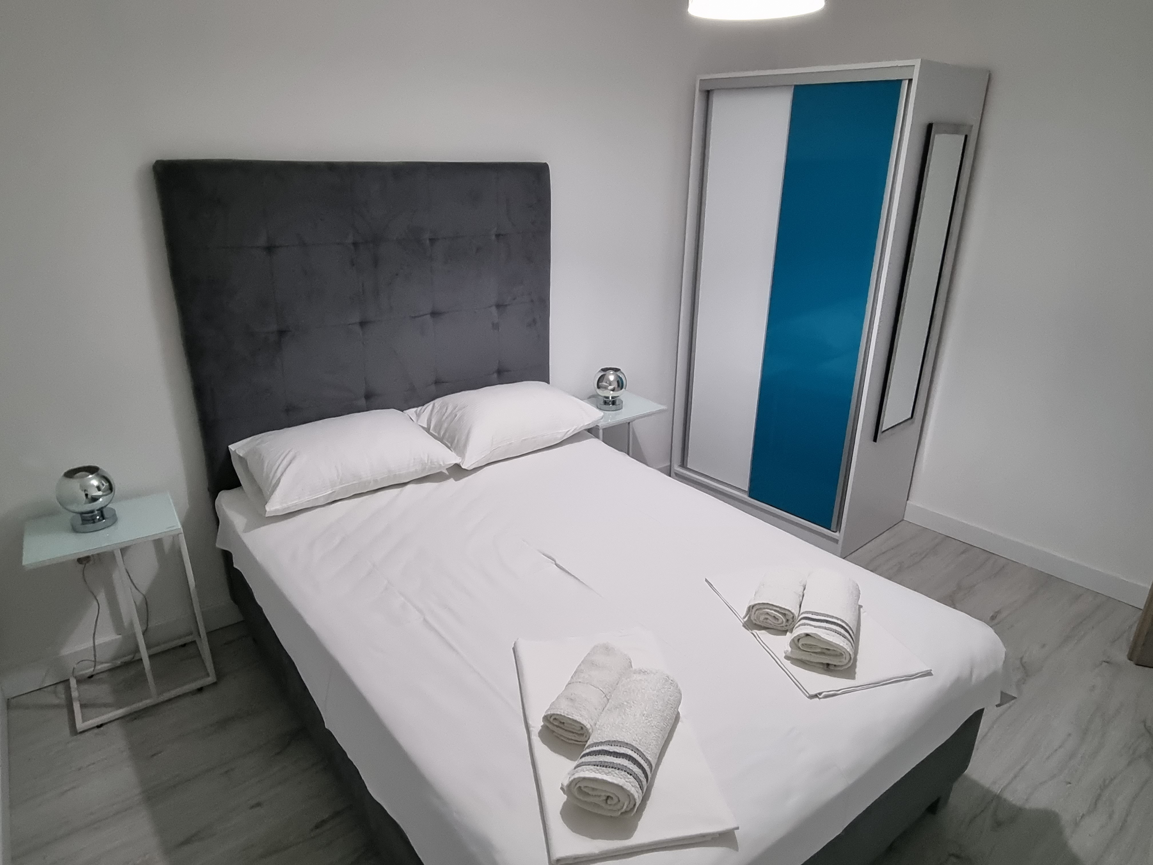 Apartment 9 loading=