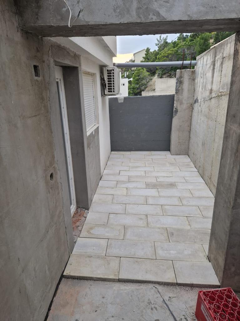 Apartment 9 loading=