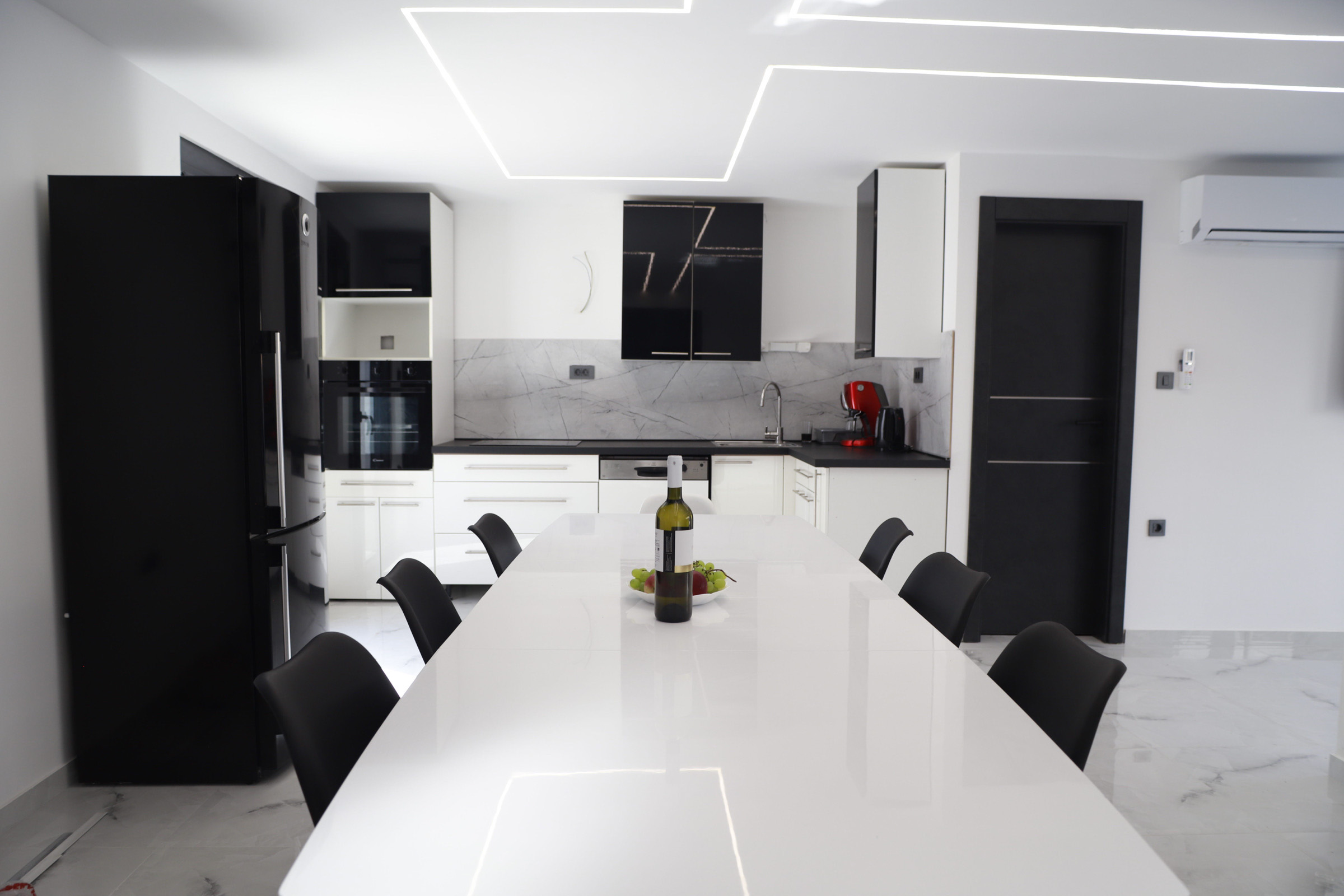 Villa Paradise loading=